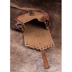 Väska i vikingatida stil tillverkad av läder och canvas