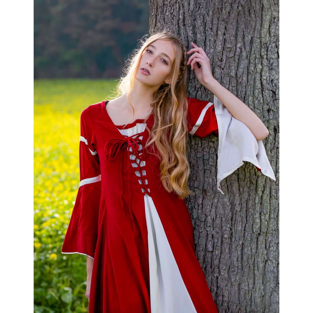 Klänning med trumpetärmar röd/natur "Larissa" L