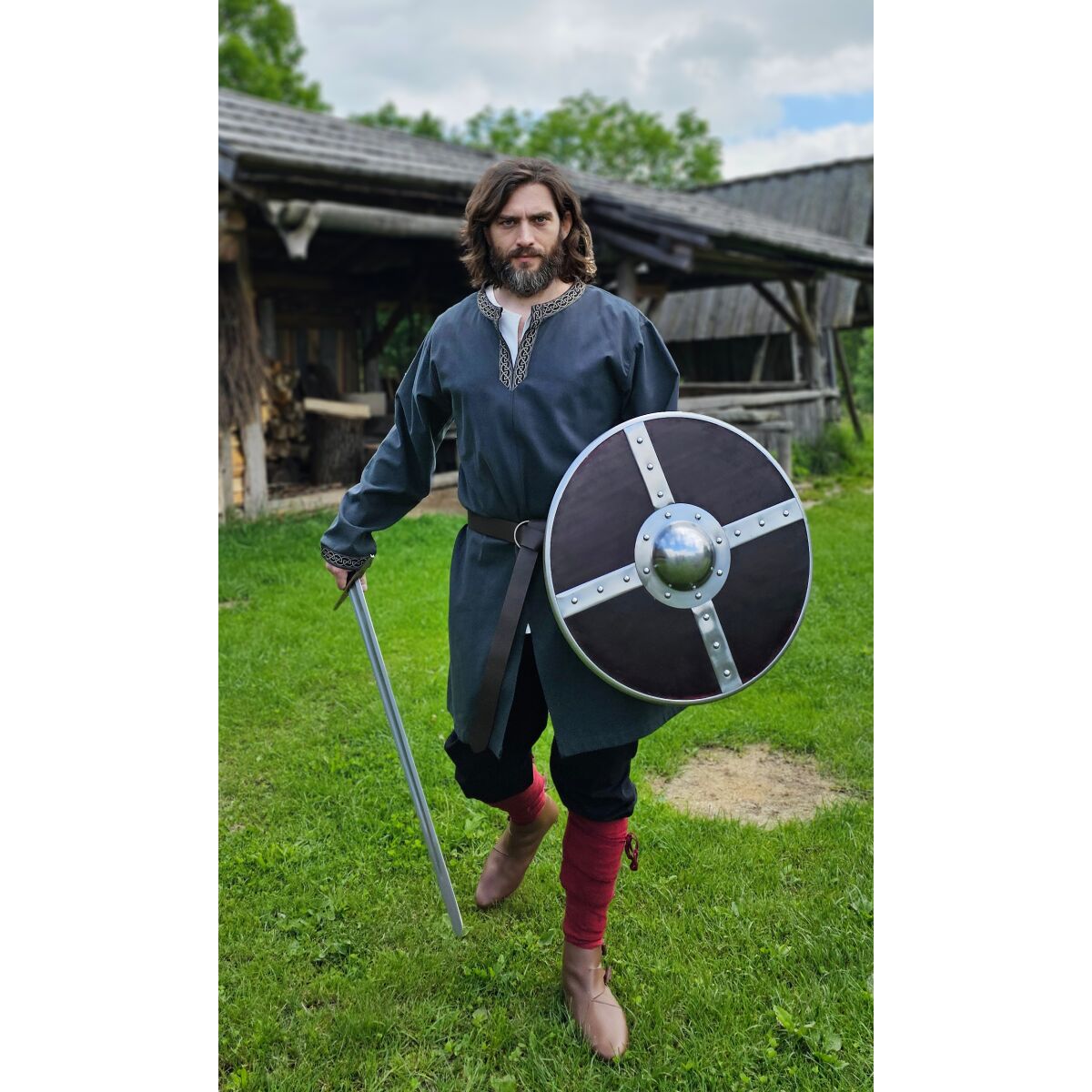 Klassisk vikingatunika blå med knutmönster "Hakon", lång ärm L