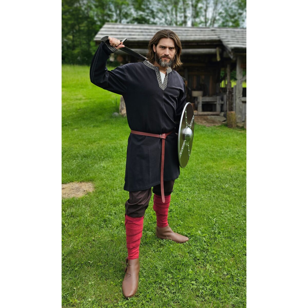 Klassisk vikingatunika svart med knutmönster "Hakon", lång ärm M