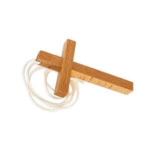 Halsband med hänge i form av ett träkors