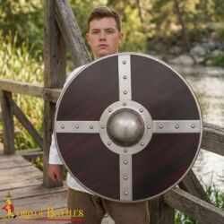 Vikingasköld av trä med stålknopp och beslag