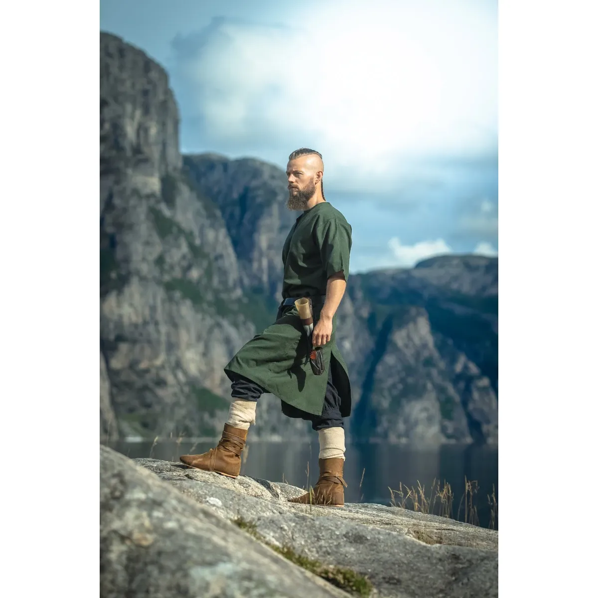 Vikingatunika grön V-ringad kort&au box